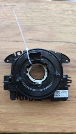 spire-volan-5k0953569-vw-skoda-seat-audi-big-4