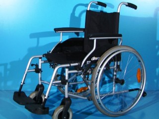 scaun-cu-rotile-drive-latime-sezut-45-cm