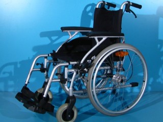 scaun-cu-rotile-din-aluminiu-drive