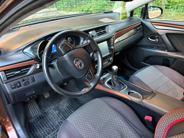 toyota-avensis-2017-16-diesel-big-3