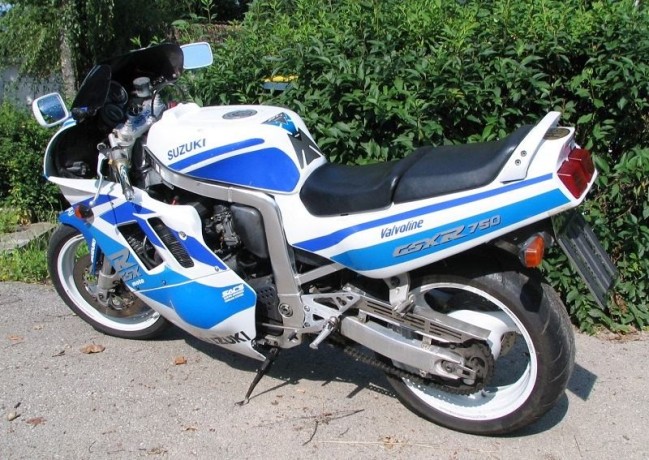 piese-suzuki-gsxr-750-ulei-lichid-big-4