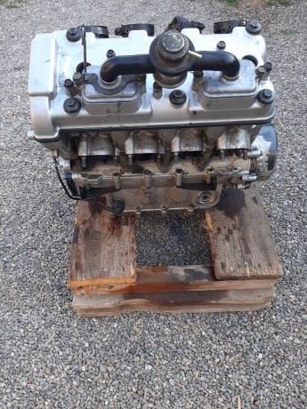 motor-kawasaki-zx-600-big-3