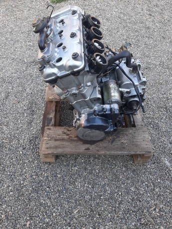 motor-kawasaki-zx-600-big-4