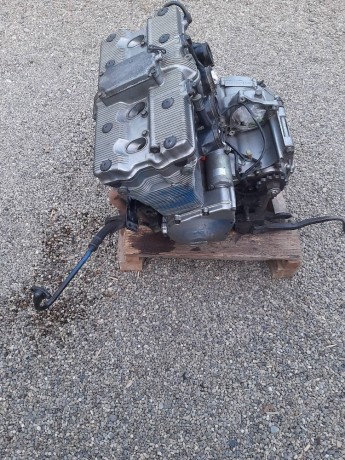 motor-suzuki-gsx-600-f-big-4