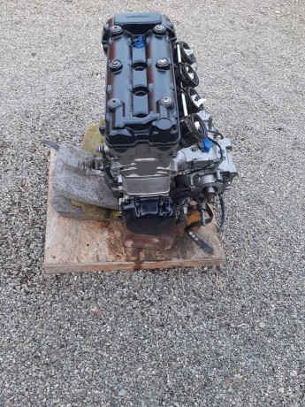 motor-suzuki-gsxr-600-srad-big-4