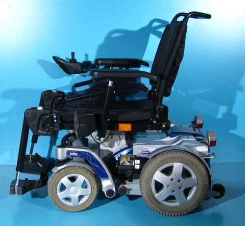 carucior-electric-invacare-storm-4-6-kmh-big-0