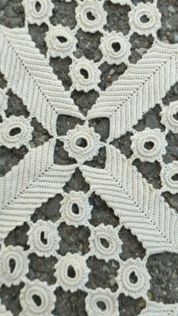 fata-de-masa-mileu-big-2