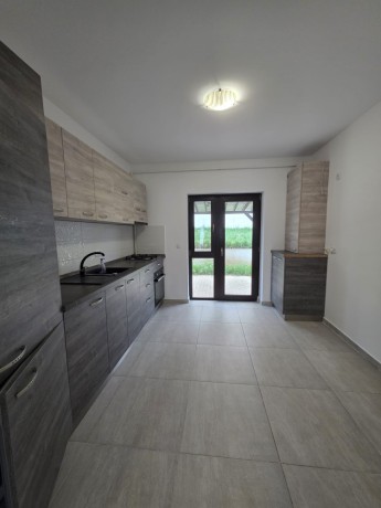 casa-moderna-de-inchiriat-pozitionata-intr-un-complex-nou-de-case-din-zona-bucium-big-2